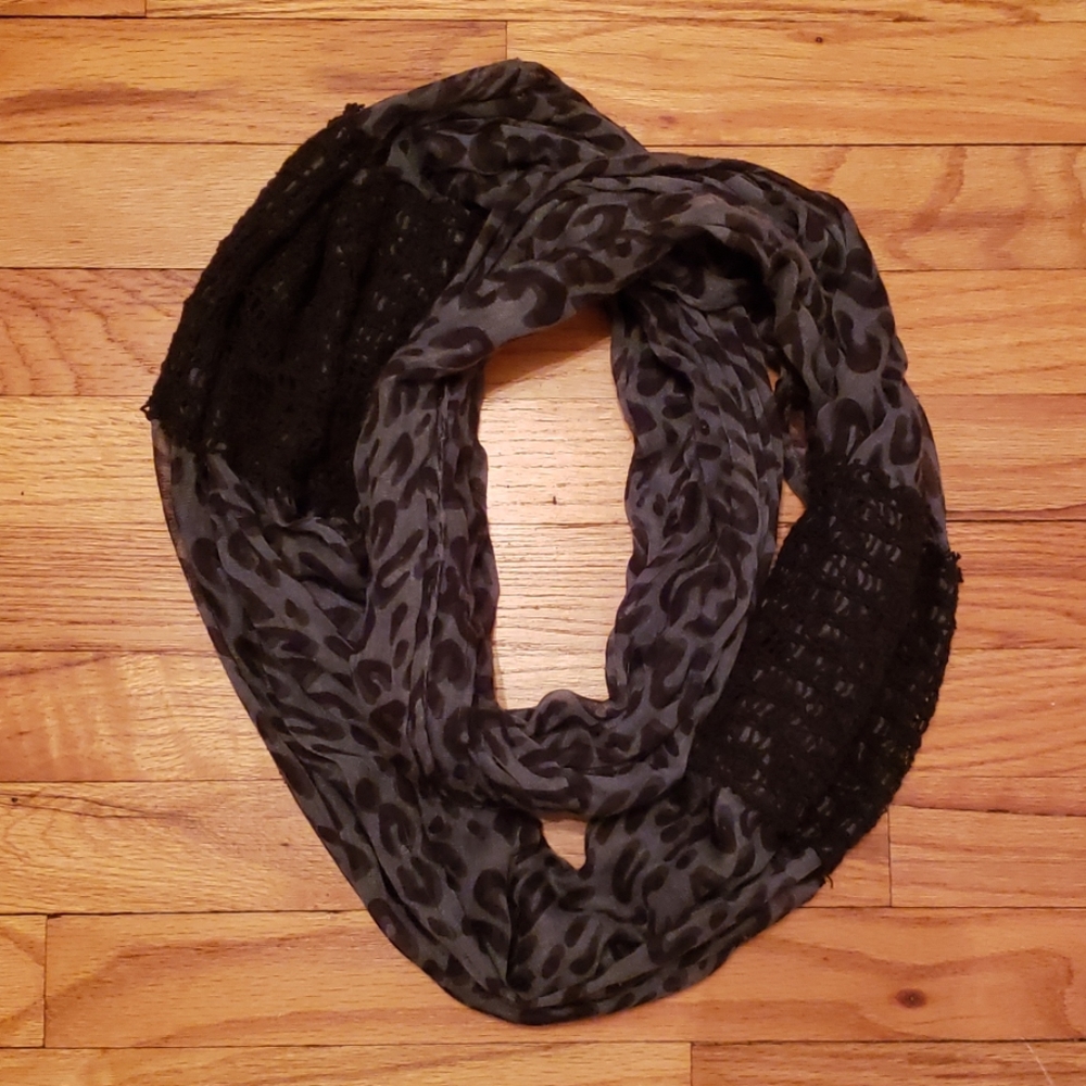 2 for$5 🚀F21 - Animal Print Crochet Black Gray Infinity Scarf
